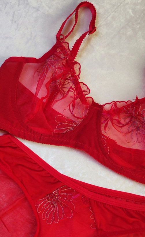 ست لباس زیر قرمز زنانه